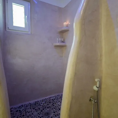 Hotel Island Escape