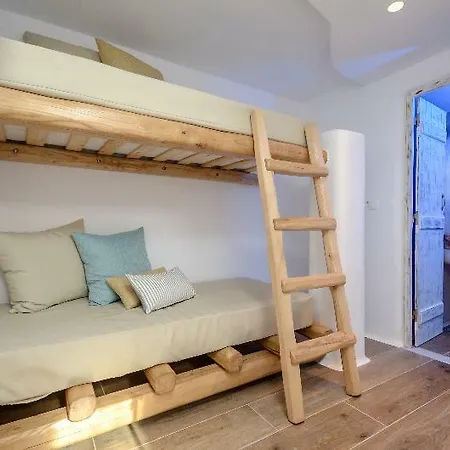 Hotel Island Escape